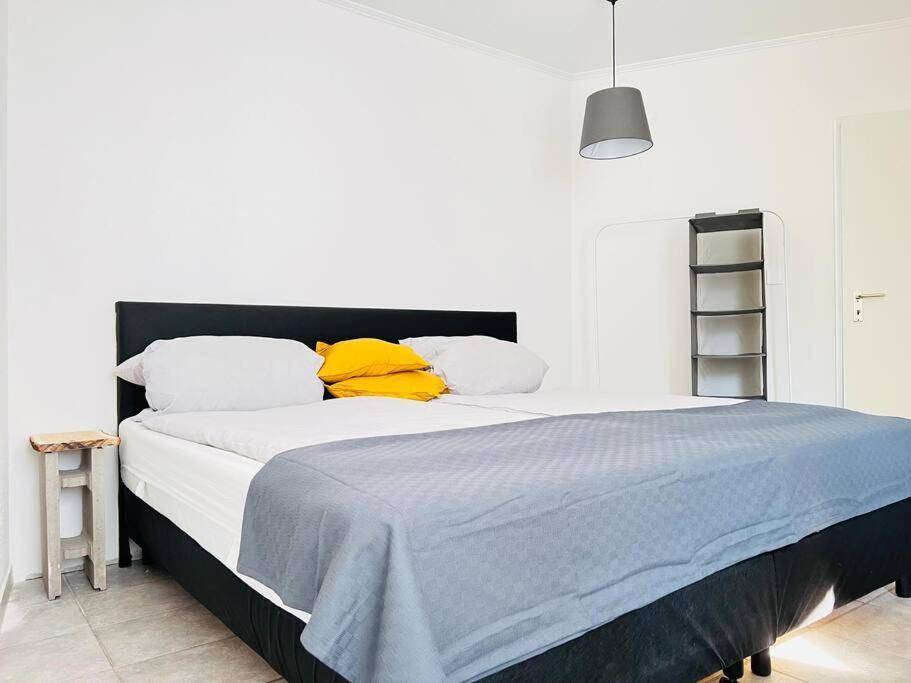 Zentrales Grosszuegiges Apartment Mit Dachterrasse! Bochum Bagian luar foto