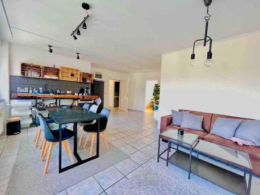 Zentrales Grosszuegiges Apartment Mit Dachterrasse! Bochum Bagian luar foto
